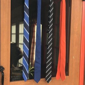 4 “Banana Republic” ties